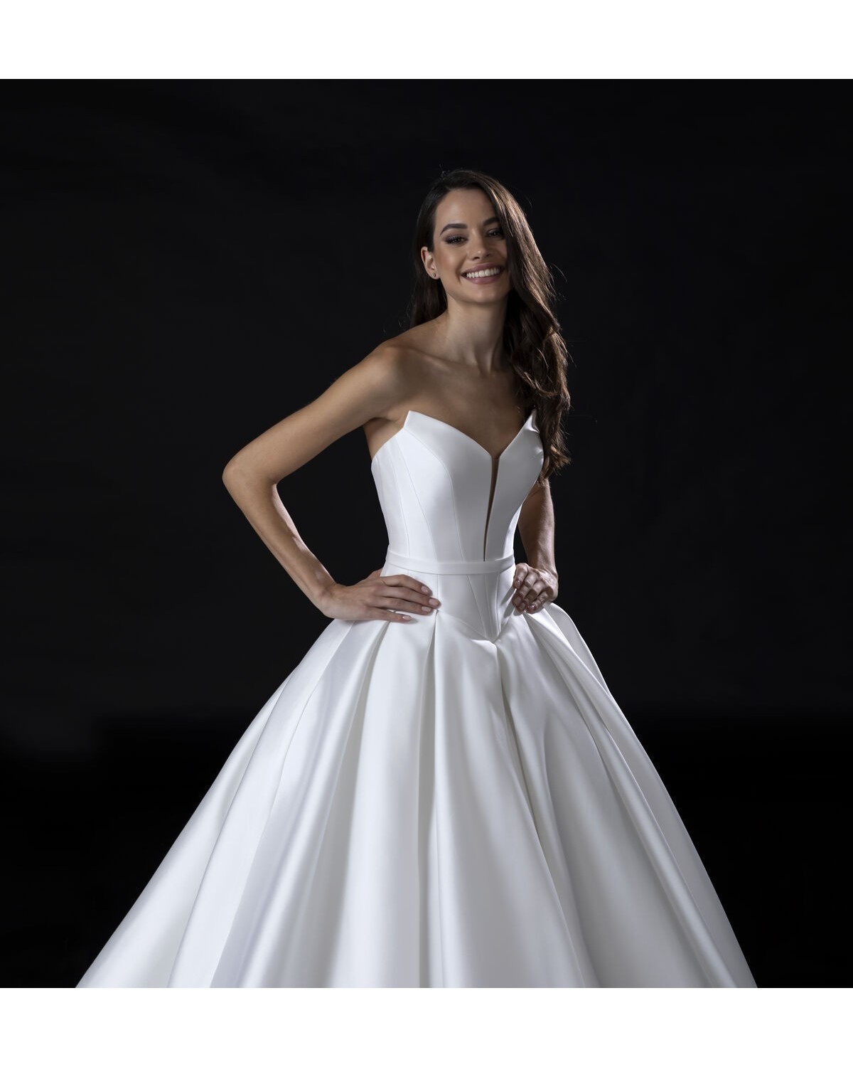 abito da sposa E0889 2024 - Valentini Couture