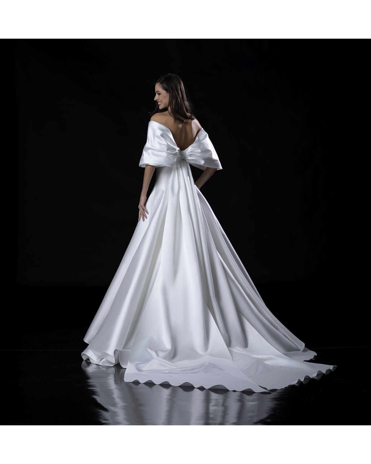 abito da sposa E0883 2024 - Valentini Couture