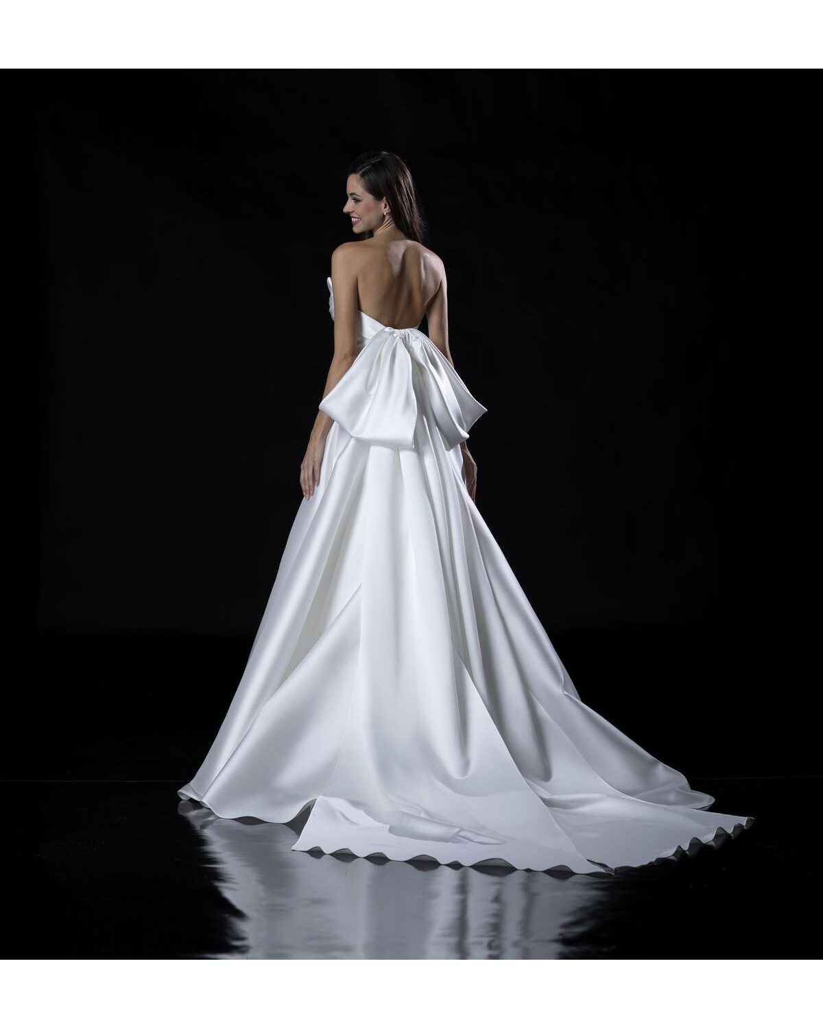 abito da sposa E0883 2024 - Valentini Couture