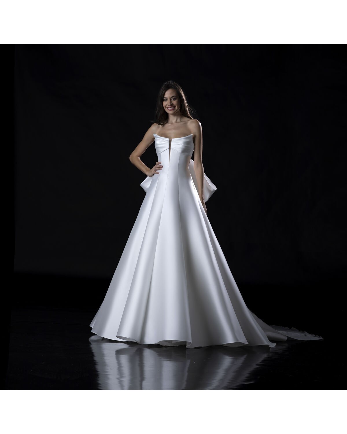 abito da sposa E0883 2024 - Valentini Couture