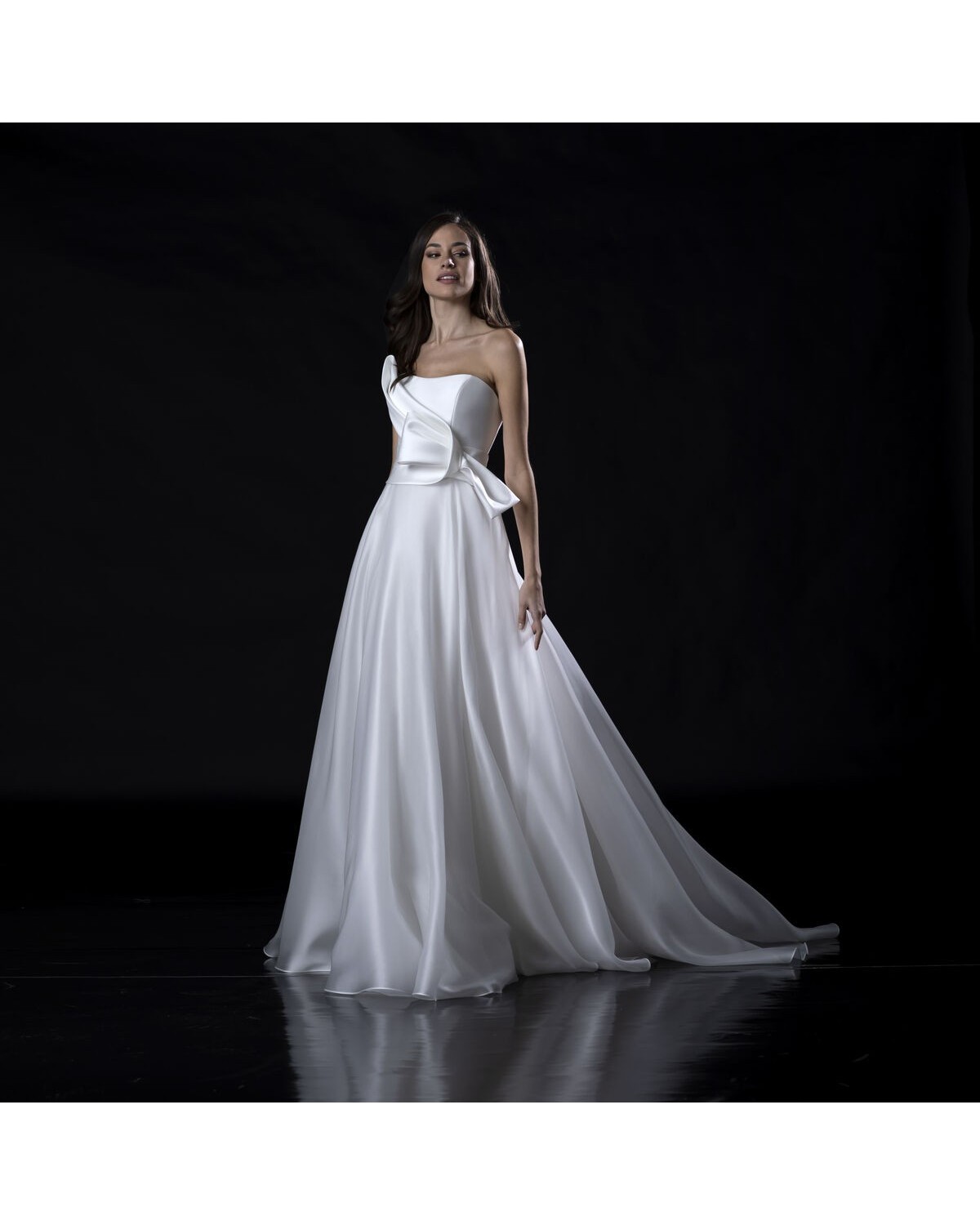 abito da sposa E0880 2024 - Valentini Couture