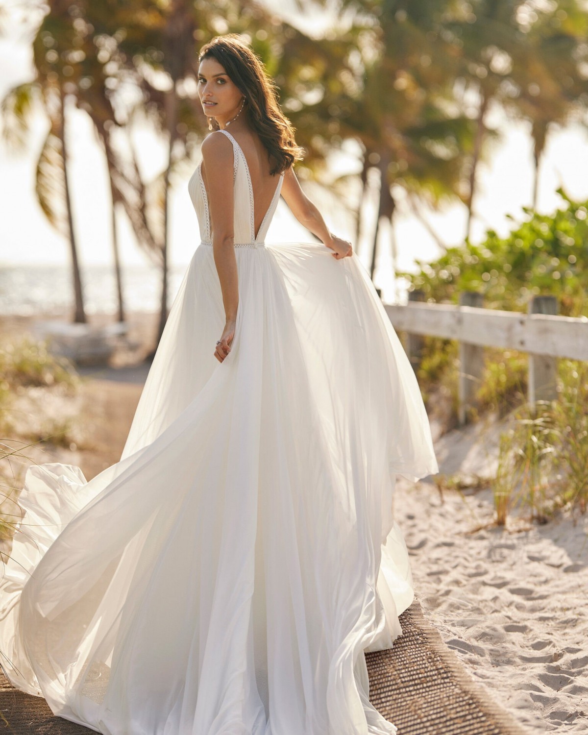 abito da sposa Collezione 2024 VELKA - Aire Beach Wedding